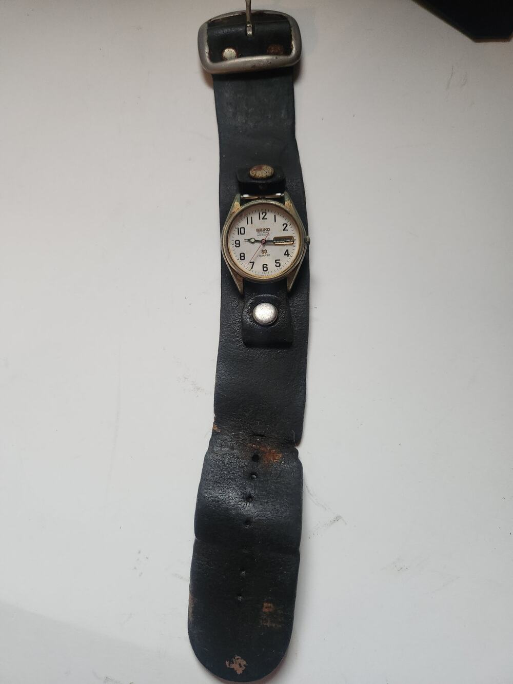 Seiko Railroad Approved Mens Quartz Watch Day Date White Dial Gold Tone Leather